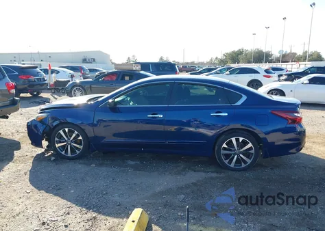 2017 Nissan Altima 2.5 Sr из США, поврежденный, VIN 1N4AL3AP3HC137586